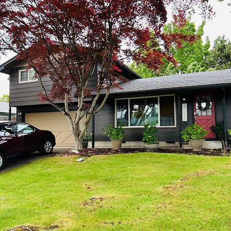 Emerald City 3 Bedroom 1 Bath Home ユージーン エクステリア 写真