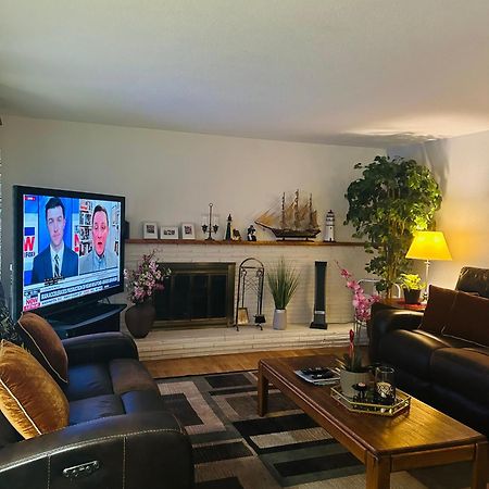 Emerald City 3 Bedroom 1 Bath Home ユージーン エクステリア 写真
