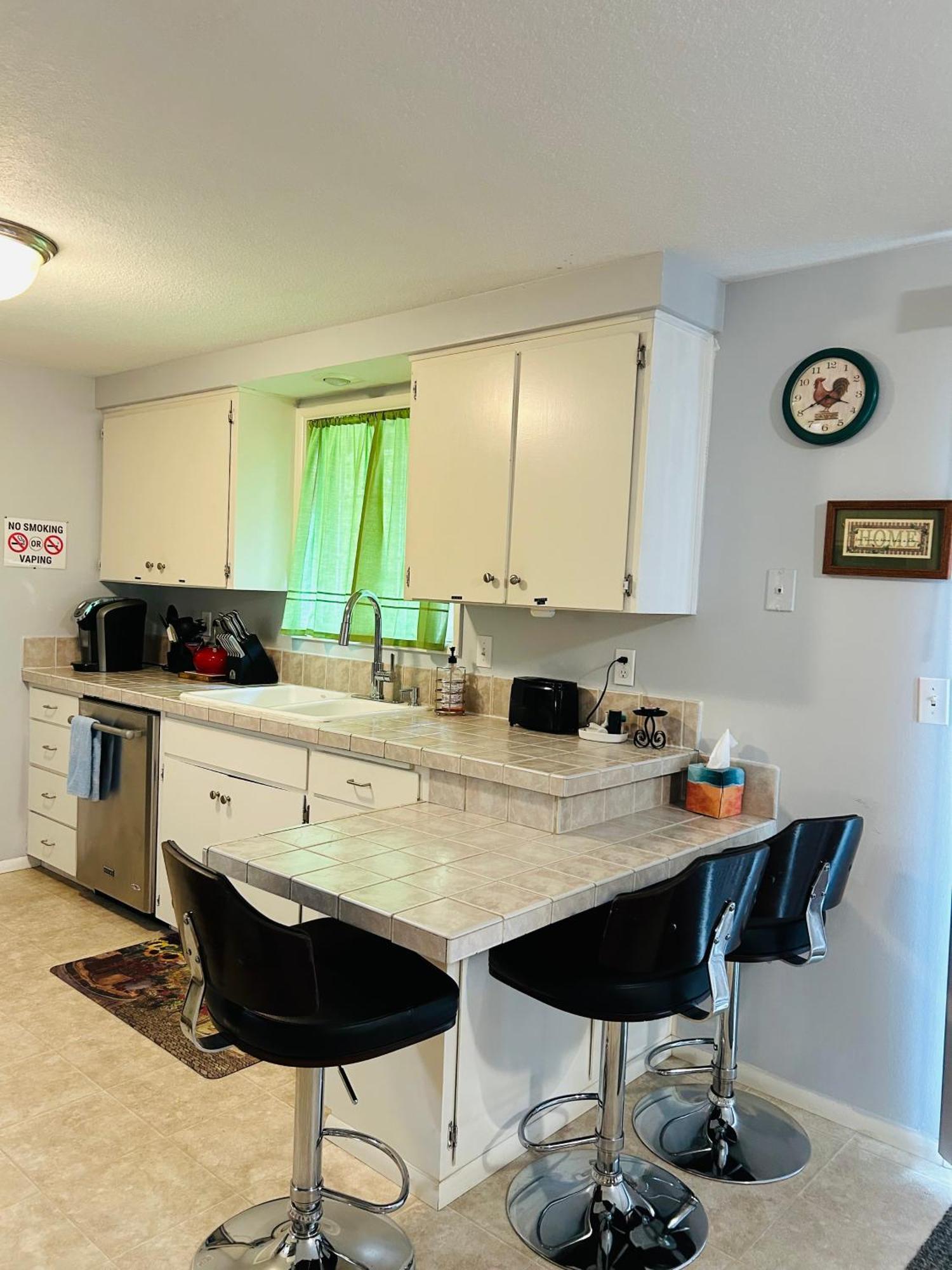 Emerald City 3 Bedroom 1 Bath Home ユージーン エクステリア 写真