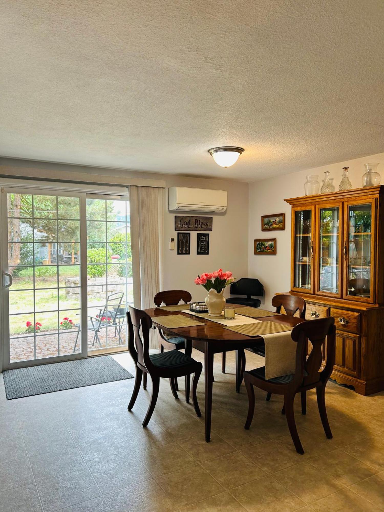 Emerald City 3 Bedroom 1 Bath Home ユージーン エクステリア 写真