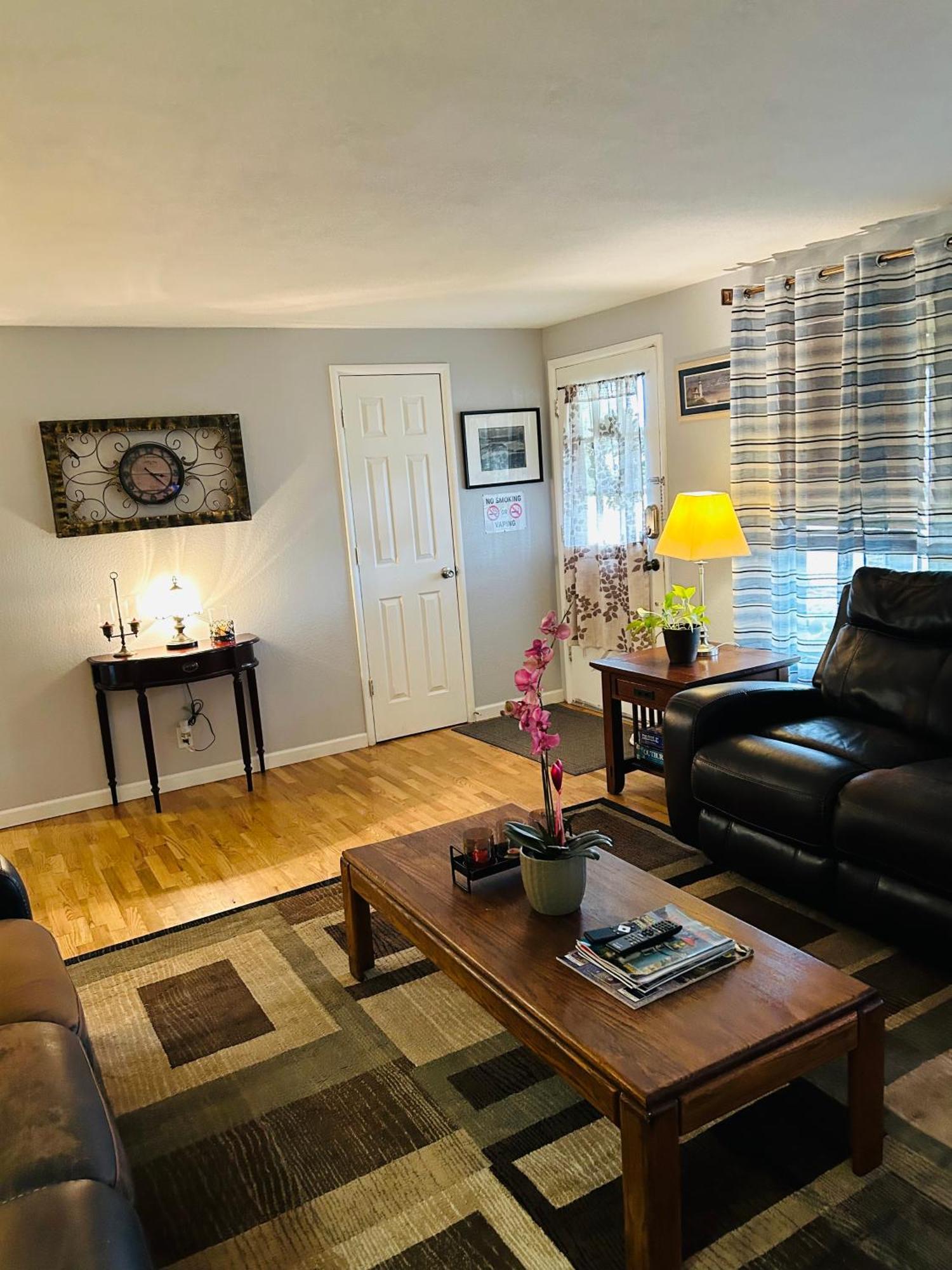 Emerald City 3 Bedroom 1 Bath Home ユージーン エクステリア 写真