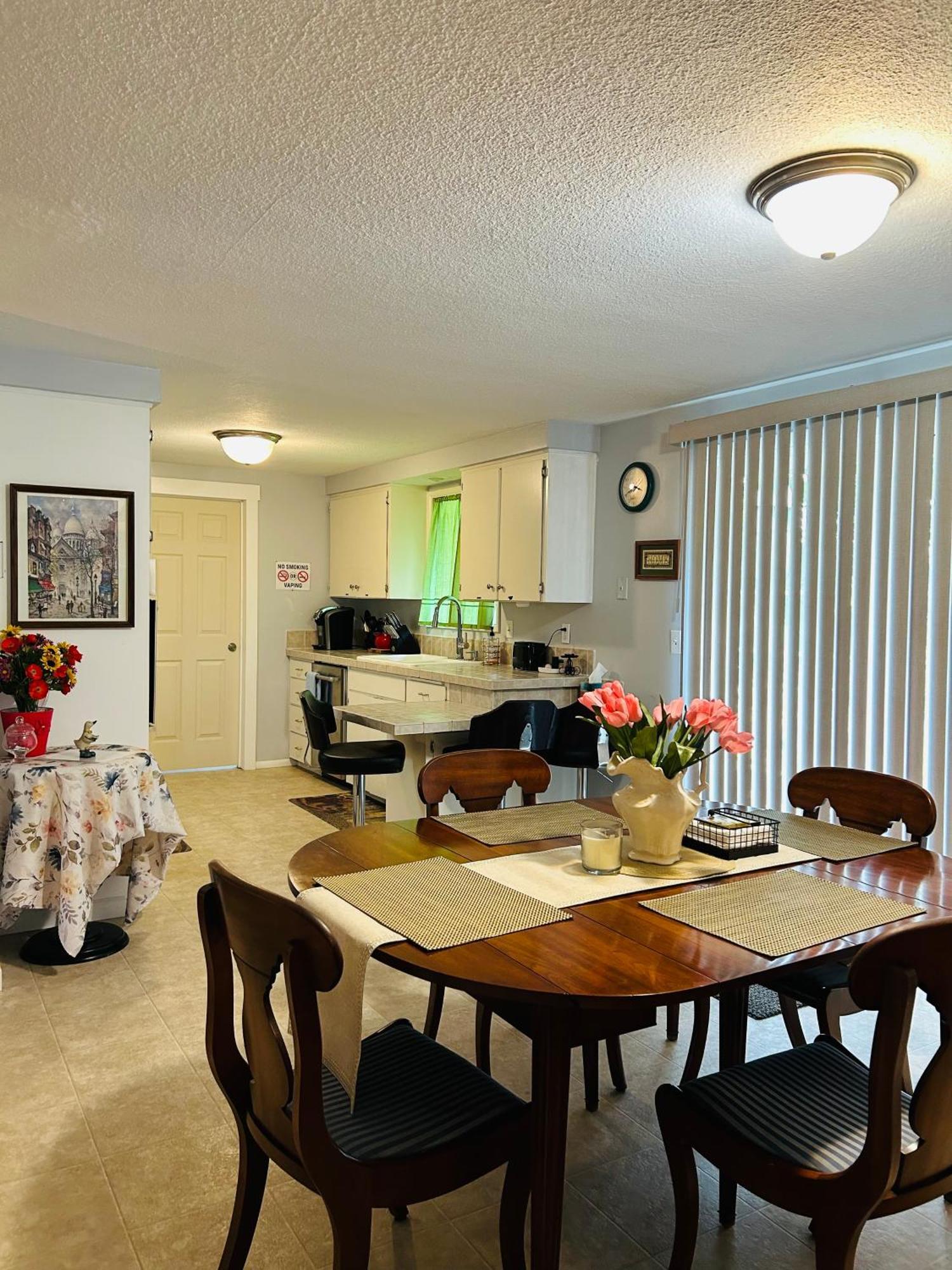 Emerald City 3 Bedroom 1 Bath Home ユージーン エクステリア 写真