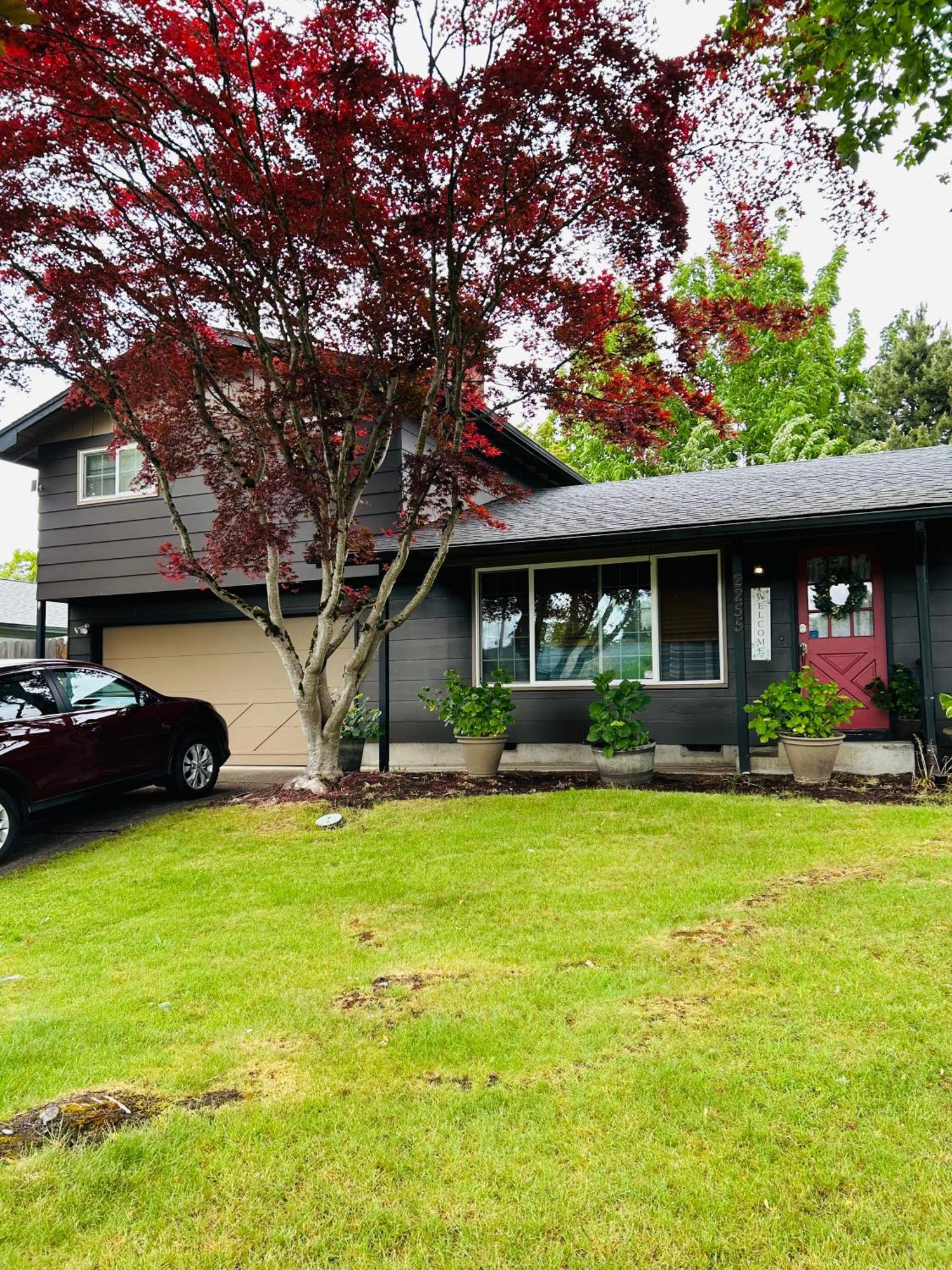 Emerald City 3 Bedroom 1 Bath Home ユージーン エクステリア 写真