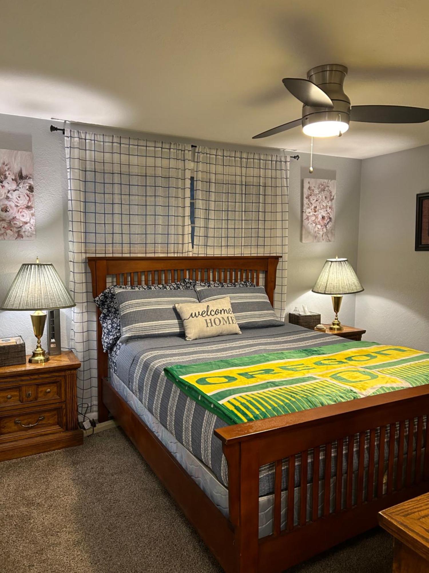 Emerald City 3 Bedroom 1 Bath Home ユージーン エクステリア 写真