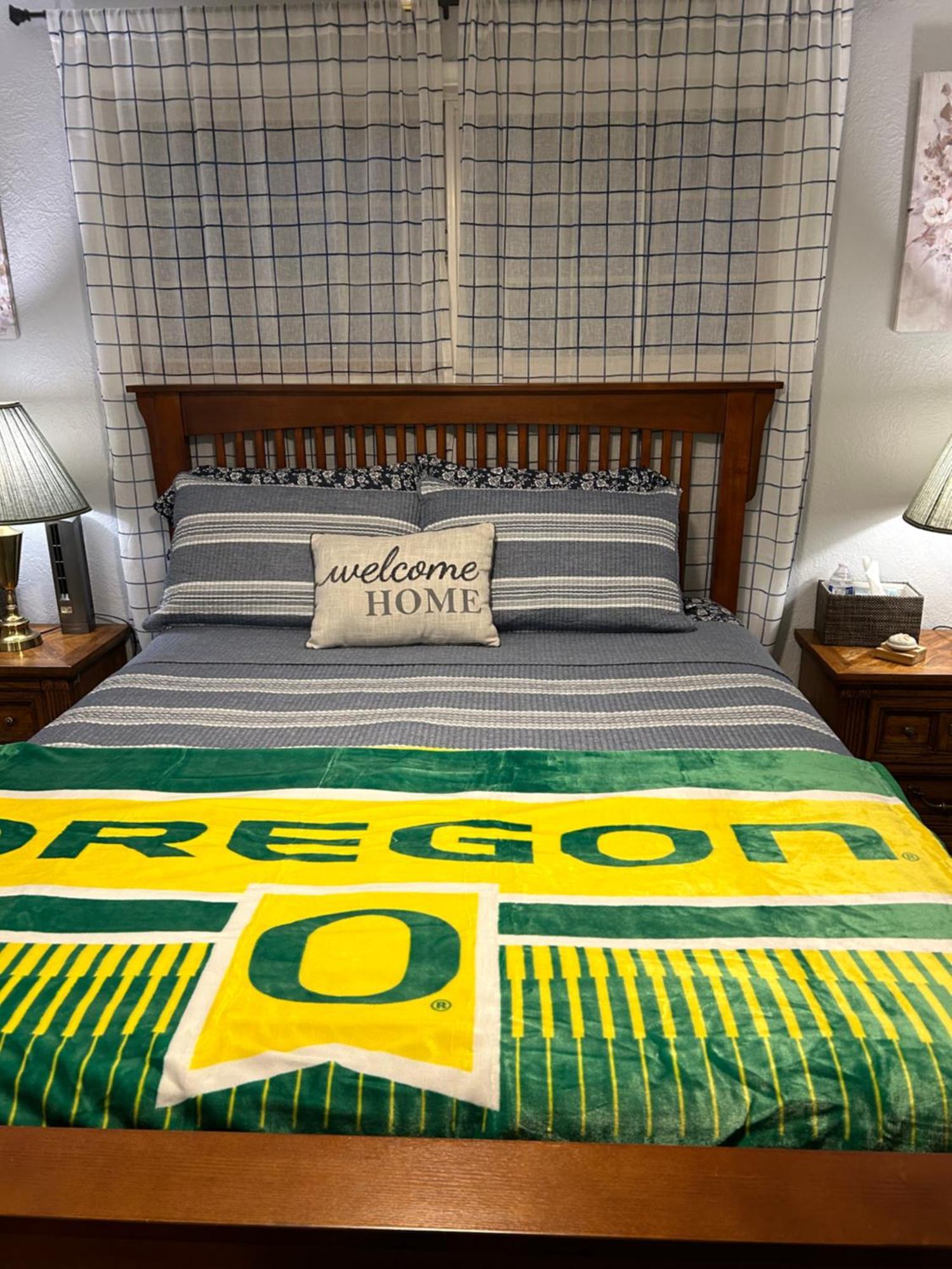 Emerald City 3 Bedroom 1 Bath Home ユージーン エクステリア 写真