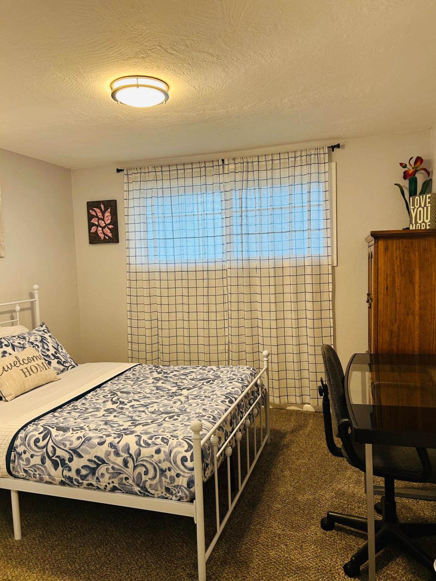 Emerald City 3 Bedroom 1 Bath Home ユージーン エクステリア 写真