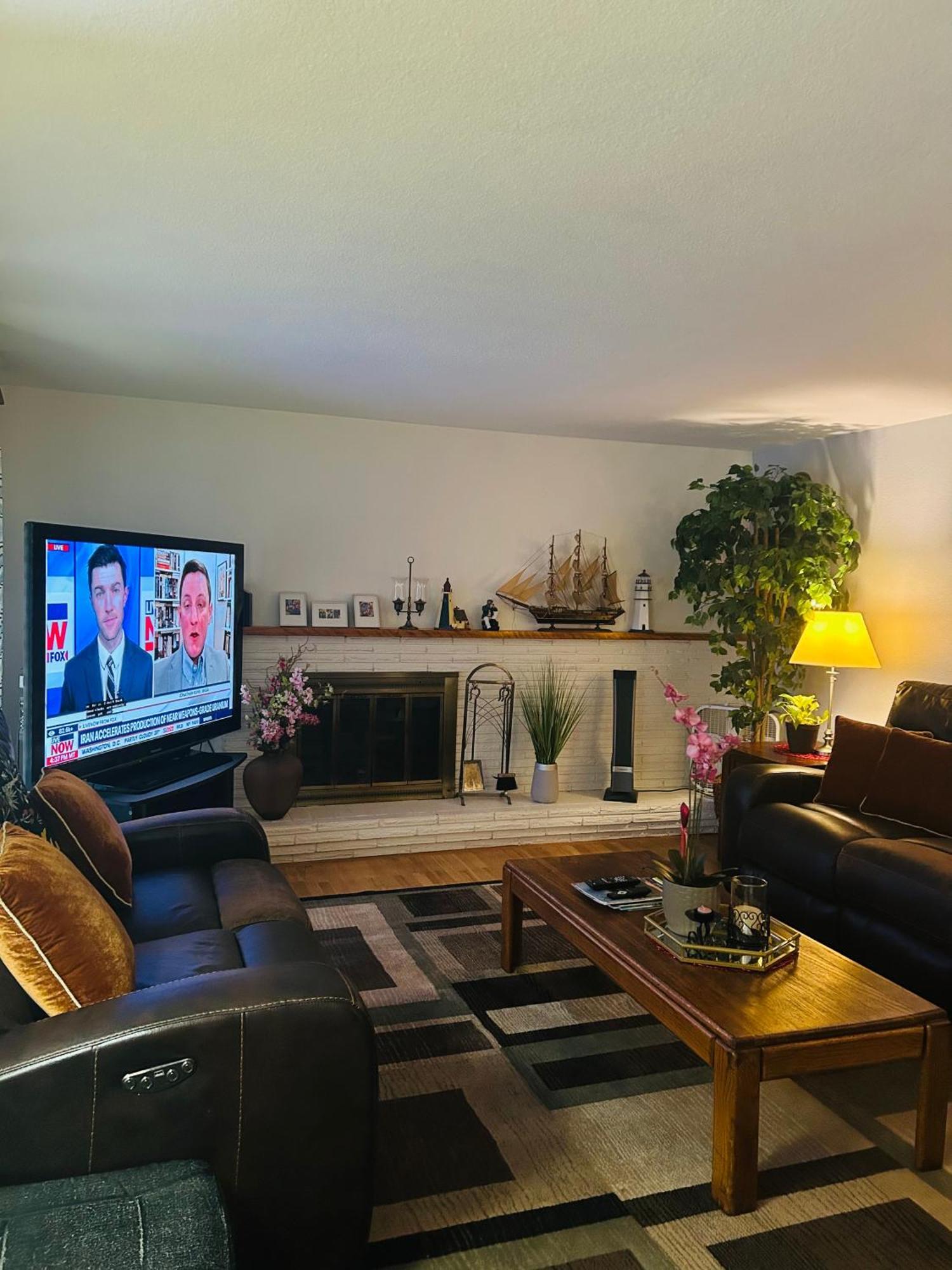Emerald City 3 Bedroom 1 Bath Home ユージーン エクステリア 写真